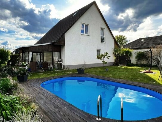 Naturnahes Einfamilienhaus mit Fernblick und Pool