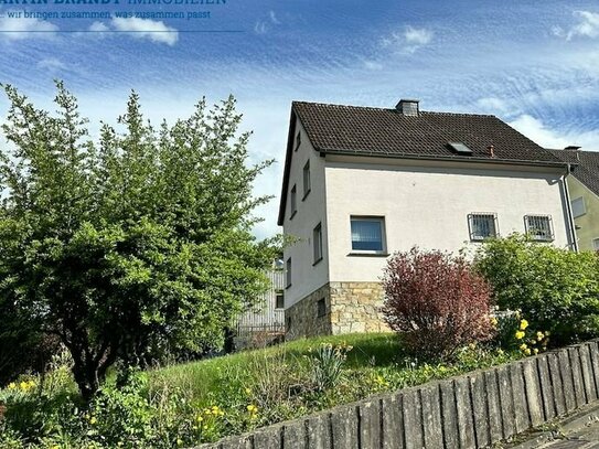 Freistehendes Ein-, oder Zweifamilienhaus mit Garten und Garage in Niedernhausen-Königshofen