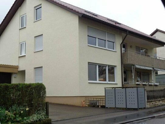 FRÜHSTÜCK AUF DEM BALKON? Helle, sonnige, neu renovierte 3 Zi.- Whg. im 2.OG (DG) in Weinstadt - Strümpfelbach