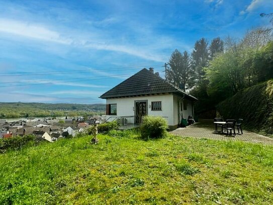 Leerstehendes Einfamilienhaus mit gepflegtem Garten und herrlichem Weitblick in Remagen-Oberwinter