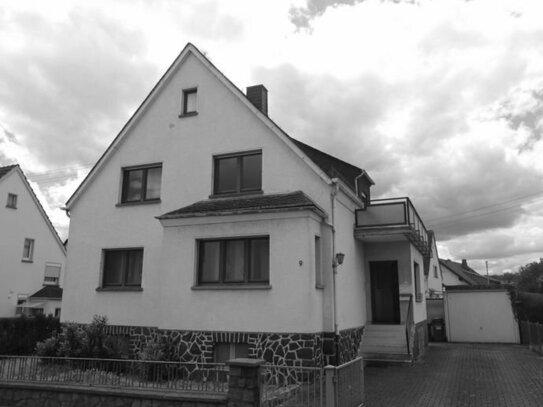 Leerstehendes Zweifamilienhaus in Niederzeuzheim mit viel Potenzial!