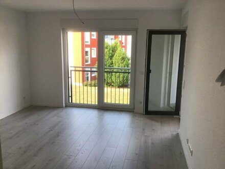 Moderne Neubau-Wohnung 2ZKB mit Balkon, Einbau-Küche und Stellplatz ab 01.08.2024 beziehbar