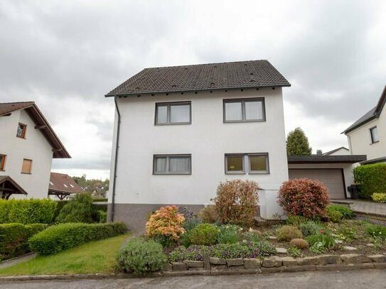 Menden Hüingsen - Helle, renovierte Souterrain-Wohnung mit kleiner Terrasse (inkl. EBK)