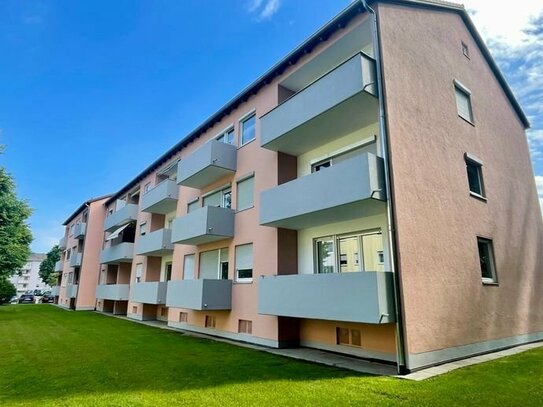 Renovierungsbedürfige 2 ZKB Hochpaterre-Wohnung in Neusäß