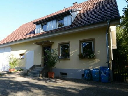 5-Zimmer Einfamilienhaus mit großem Grundstück und 3 Garagen