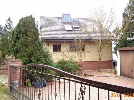 Kolkwitz - Einfamilienhaus mit Keller, Wintergarten, Garagen und Pool...