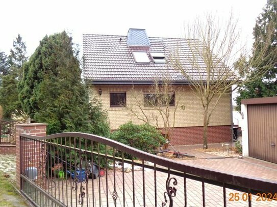 Kolkwitz - Einfamilienhaus mit Keller, Wintergarten, Garagen und Pool...