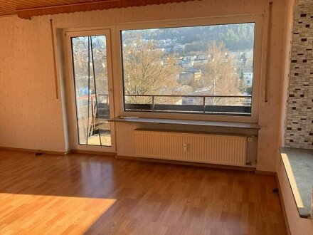 Schönes Zuhause mit Balkon und Garage