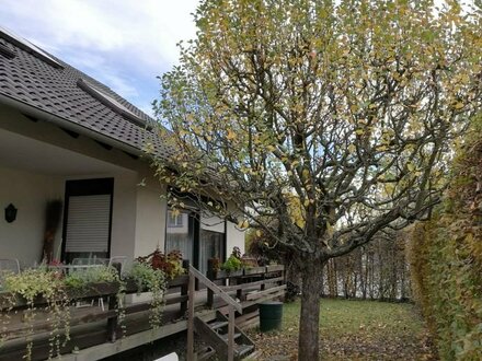 Attraktives Generationshaus mit Einliegerwohnung in ruhiger Lage in Stettfeld
