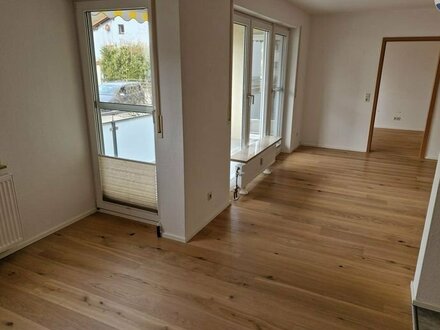 Hochwertig renovierte und ruhig gelegene 2,5 Zimmer Wohnung direkt am Nollinger Dorfbach