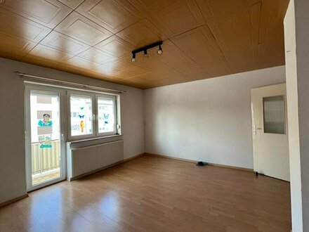 Marko Winter Immobilien --- Mosbach-Neckarelz: 4-Zimmer-Wohnung mit großem Potential - Helle Wohnung mit Balkon