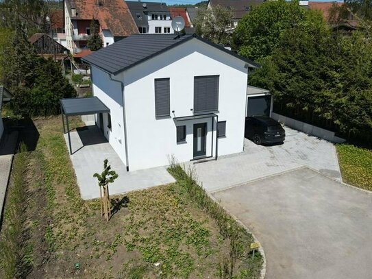 Moderner Neubau Bezugsfertig: Besonderes Einfamilienhaus für besonderen Eigentümer