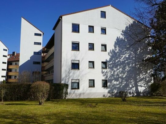 Alleinauftrag - Drei Zimmer-Wohnküche -Balkon-Tiefgaragenstellplatz