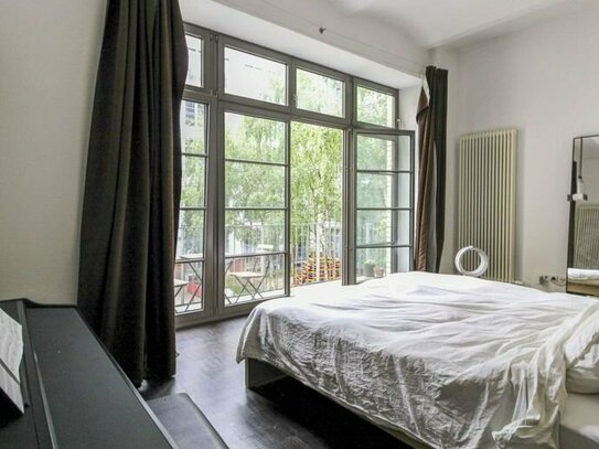 Bezugsfrei: Maisonette-Loft-Traum mit 2 Zimmern & Balkon in begehrter Lage von Berlin-Kreuzberg