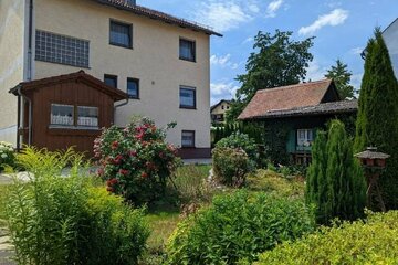 solides Einfamilienhaus mit schönem Grundstück in Tiefenbach
