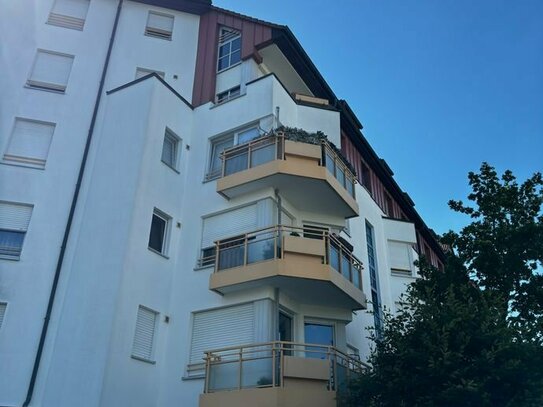 Exklusives Wohnerlebnis mit Komfort: 2-Zimmer-Wohnung mit Balkon, Einbauküche und Lift in gepflegtem Neubau!
