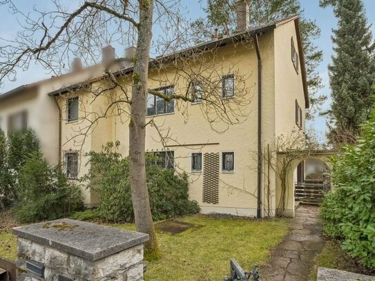Traumhaftes Anwesen: Exklusive Doppelhaushälfte mit großem Grundstück am Burgberg Erlangen