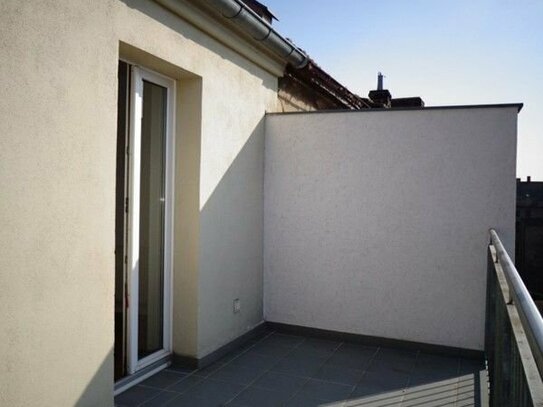 geräumige 2- RWE mit Balkon im Dachgeschoss !