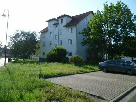 2-Zimmer Wohnung mit Balkon und Außenstellplatz zu vermieten