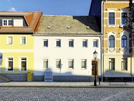 Wohnhaus mit großzügigem Grundstück