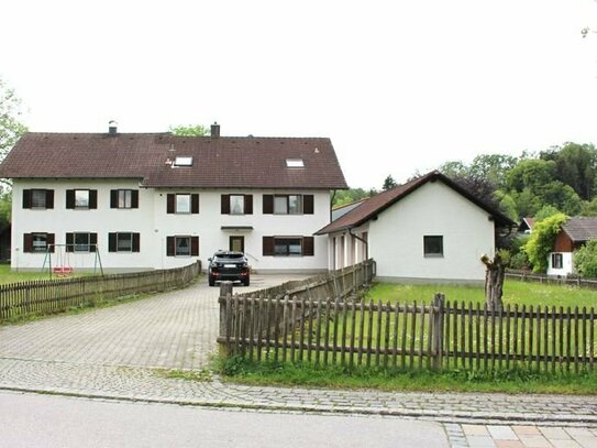Großzügiges Mehrfamilienhaus in zentraler und exponierter Lage - ein ganz besonderes Anwesen im Herzen von Huglfing!“