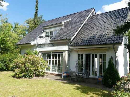 Hermsdorf! Ansprechendes Architektenhaus mit schönem Sonnengarten, Vollkeller und Garage