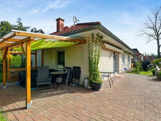 Modernes EFH im Bungalowstil mit idyllischem Garten / Verkauf mit unbefristetem Nießbrauch