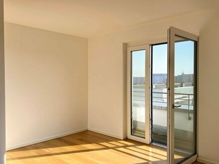 Sehr helle 2-Zimmer-DG-Wohnung mit 2 Balkons in Berlin