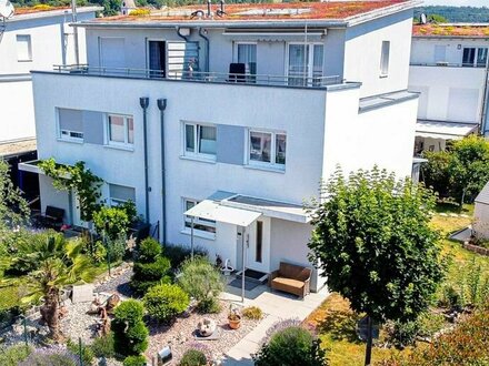 Moderne Doppelhaushälfte AN DER SONNE mit 5 Zimmern, Garten, Hobbykeller u. Dachterrasse in Hauingen