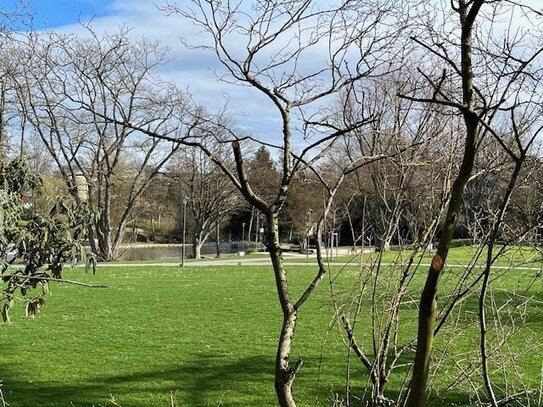 Wunderschöne Lage am Park! 1. OG- 3 ZKB; 101m², Aufzug, 2 KFZ-Stellplätze...