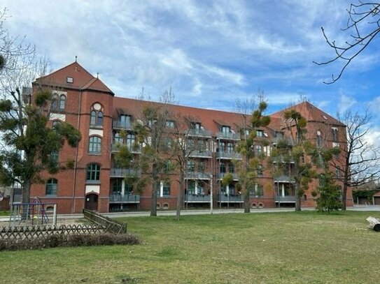 Schöne 2 - Zi. Wohnung mit Balkon, Fahrstuhl und Stellplatz