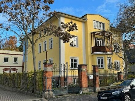 Freistehende Villa/ Kleines Mehrfamilienhaus/ Mehrgenerationenhaus