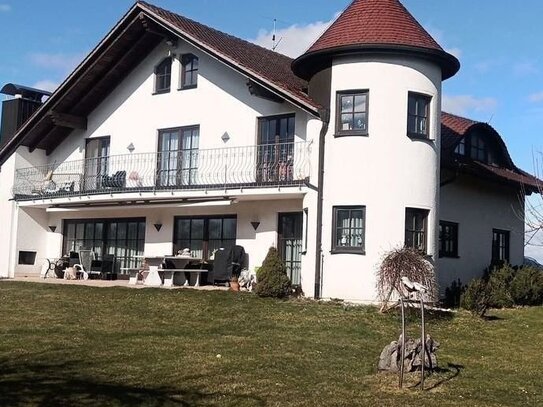 == Seltene Gelegenheit == Romantisches EFH nahe Laichingen ca.8 km, Wfl.ca.215 m², Grdfl.ca.1200 m², === 799.000 € ===