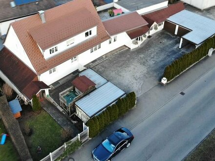 TOP Kaufangebot! 2-Familienhaus + 4 Garagen + Werkstatt in Albstadt-Laufen