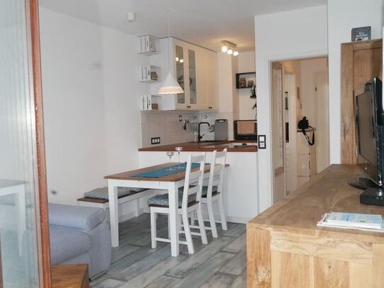 Modernisierte helle Wohnung mit Balkon, direkt hinter dem Deich!