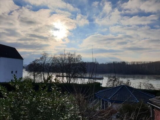 Rarität mit Rheinblick! Bebautes Grundstück zur Neuentwicklung! Köln-Porz