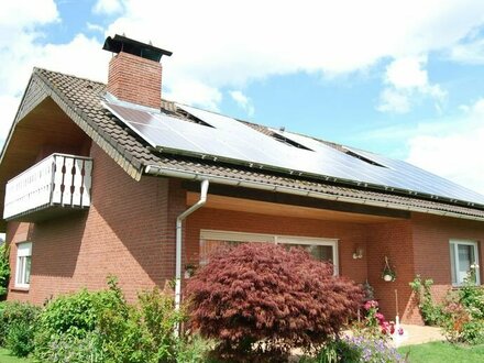 Ein schönes Wohnhaus für die Familie in Brake-Kirchhammelwarden. Südgrundstück, Photovoltaik, 5 Zimmer, 2 Küchen, 2 Bäd…