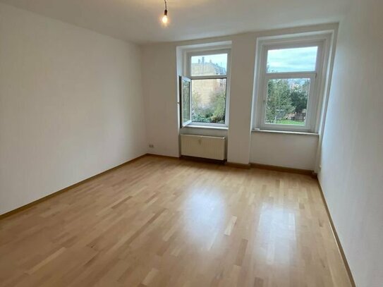 Frisch renoviert - gemütliche 2 - Zimmer Wohnung mit EBK und Balkon