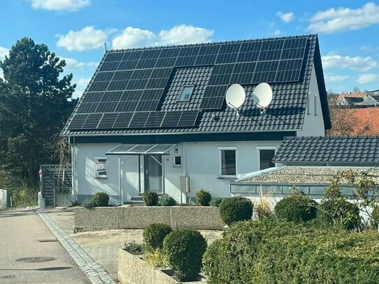 Komplett saniertes 3 Familienhaus mit neuer Photovoltaik-Anlage! Für Eigennutzer und Kapitalanleger!