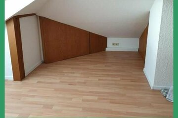 Sanierte 1-Raum Wohnung im DG - inkl. Einbauküche - IM GRÜNEN!