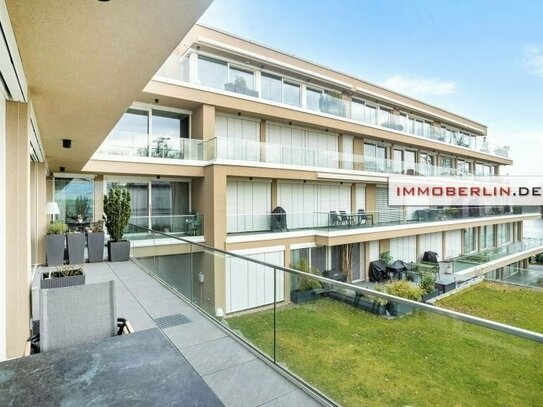 IMMOBERLIN.DE - Wasserblick zur hauseigenen Marina! Luxuriöse Wohnung mit Balkon + Pkw-Stellplatz