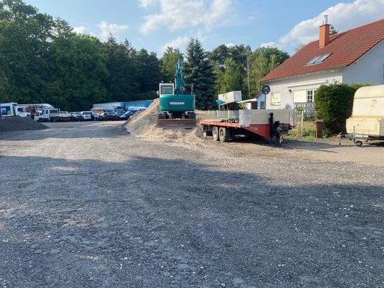 TOP Gewerbegrundstück im Industriegebiet, inkl. großem Wohn- und Geschäftshaus, Garage, etc.