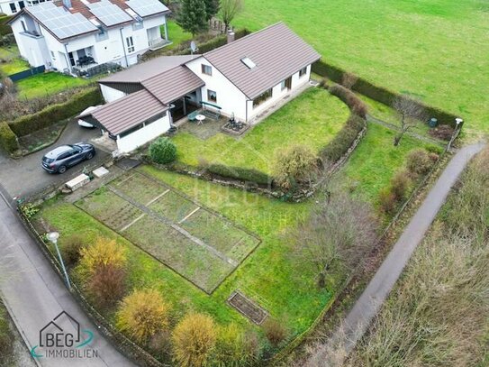 *PROVISIONSFREI* Charmantes Einfamilienhaus mit weitläufigem Garten