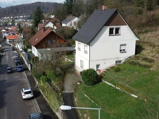 Lörrach-Brombach / Kleines Wohnhaus mit grossem Grundstück. Schöne Südwest-Lage