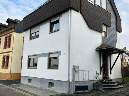 Gepflegt und zentral gelegenes Ein - Mehrgenerationenhaus im Ortskern von Heimbach-Weiß (Neuwied)