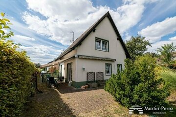 Einfamilienhaus mit Stellplätzen - ruhige Lage - Garten -