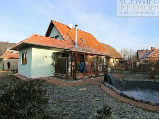 Einfamilienhaus 4 Zimmer, Gäste-WC, Swimmingpool und Garage in Komptendorf