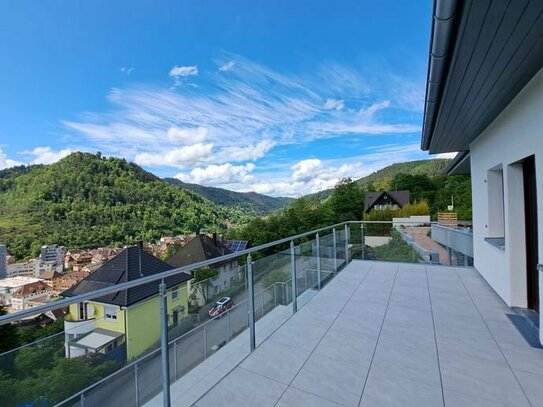 Hochwertige 3,5 Zimmerwohnung im 1. OG in begehrtester sonniger Aussichtslage von Schramberg-Tal