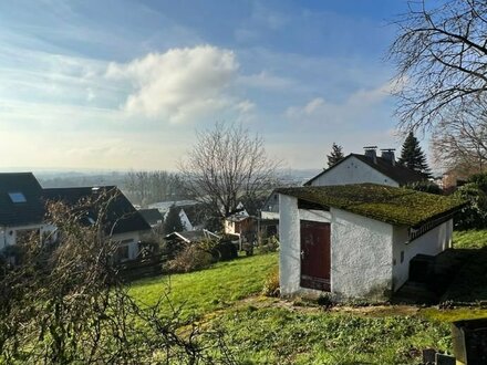 **Baugrundstück in bevorzugter Wohnlage mit Baugenehmigung für 6-Fam.-Haus**