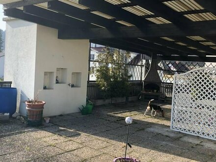 3.5 Zimmerwohnung mit grosser halbgedeckter Dachterrasse und Garage